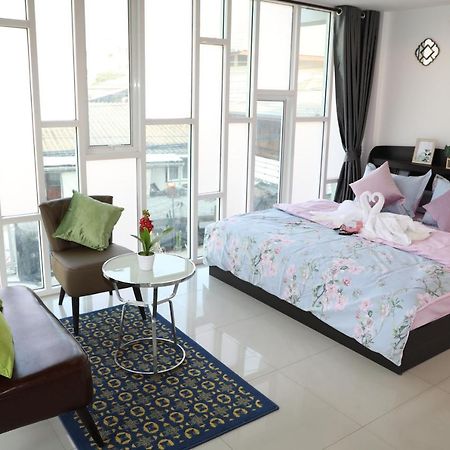 Close Maya Nimman 5Bedroom Villa Chiang Mai Bagian luar foto